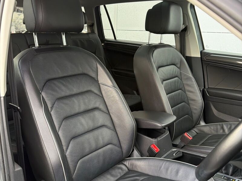 More views of Volkswagen Tiguan Allspace