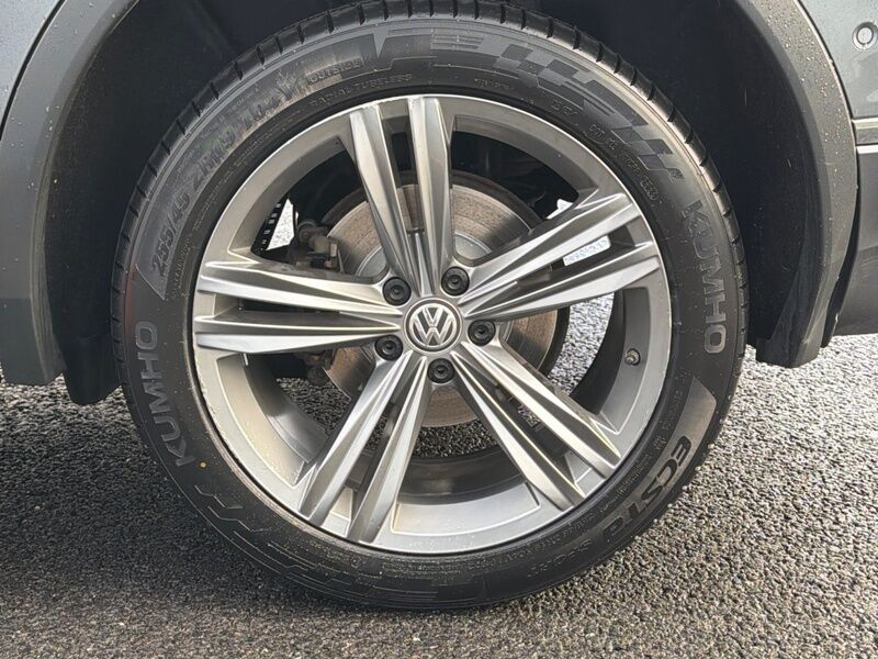 More views of Volkswagen Tiguan Allspace