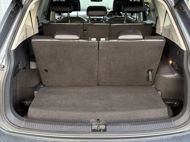 More views of Volkswagen Tiguan Allspace