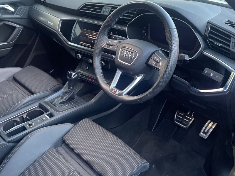 More views of Audi Q3