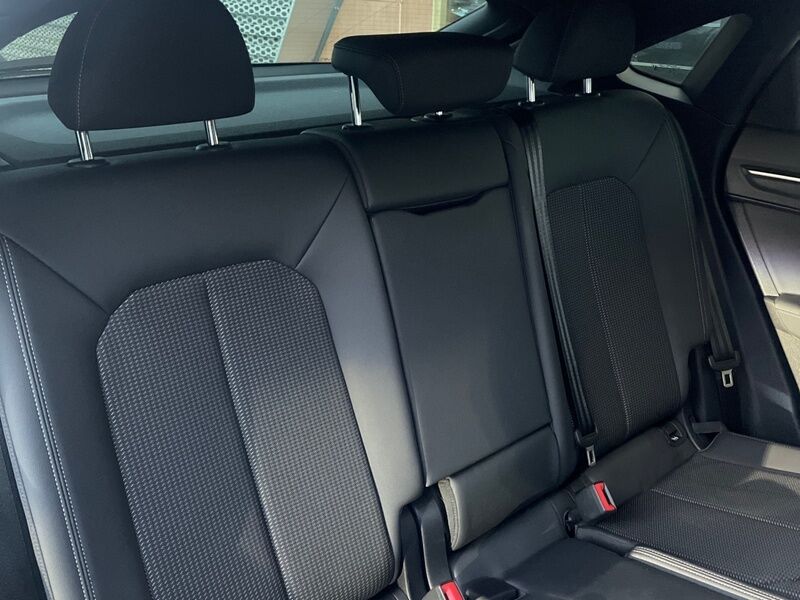 More views of Audi Q3