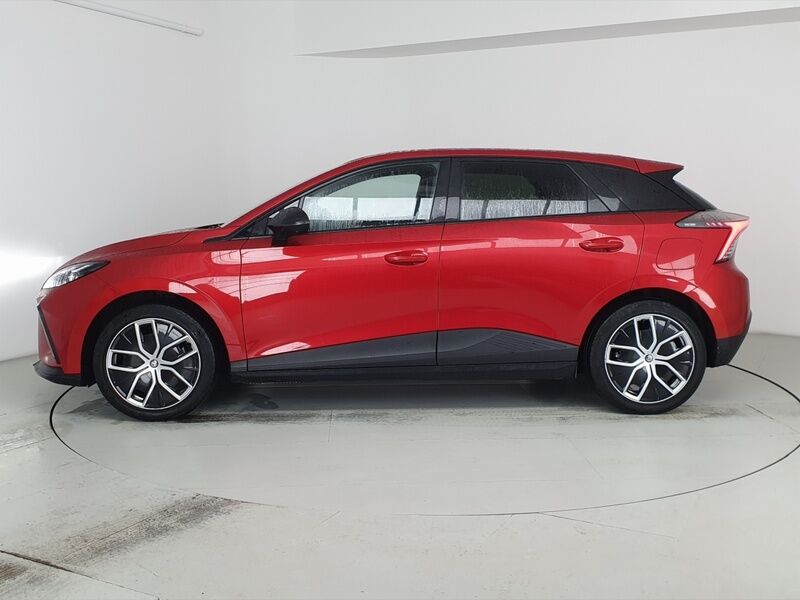 More views of MG MG4