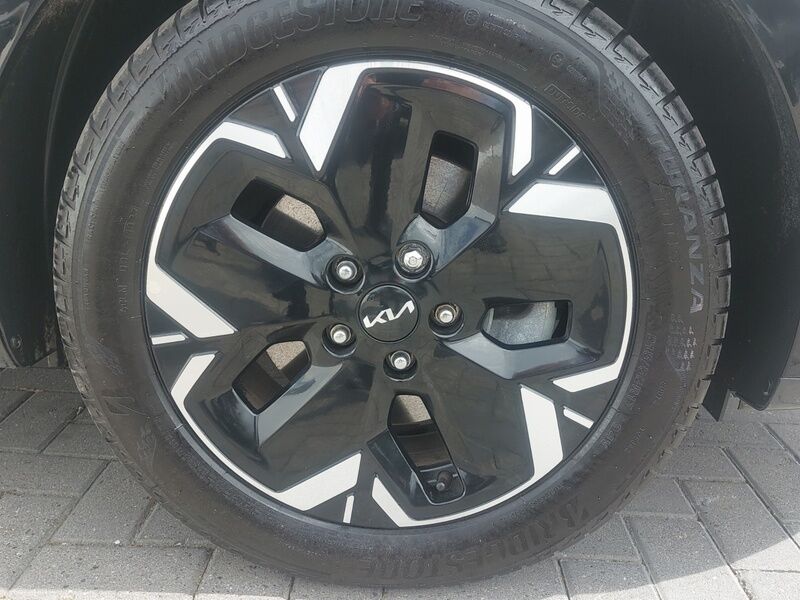 More views of Kia Niro