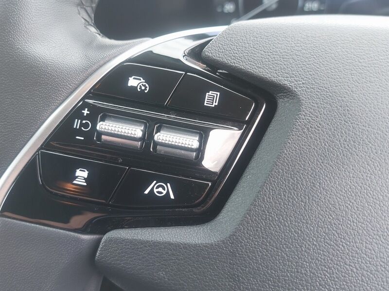 More views of Kia Niro