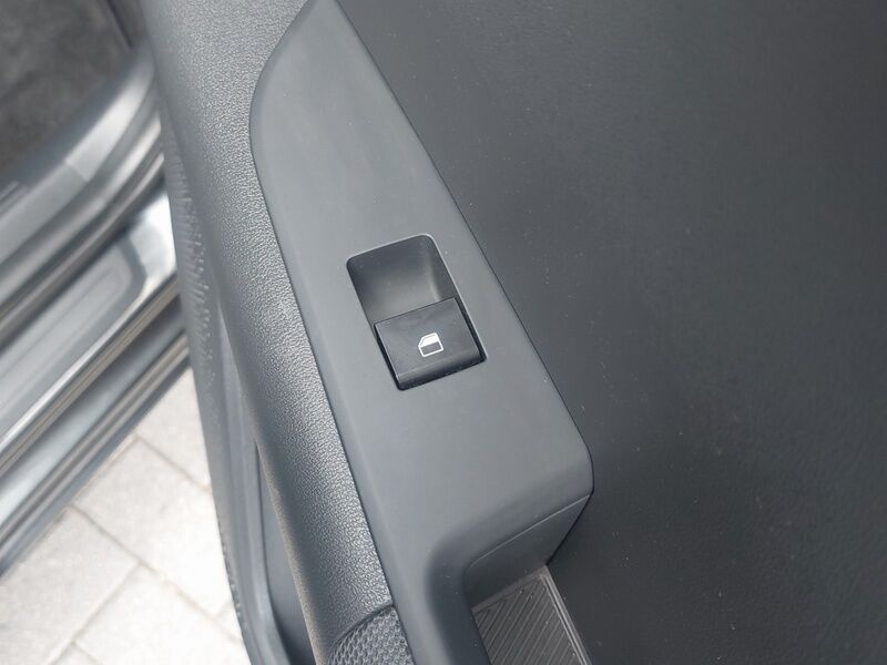 More views of Kia Niro