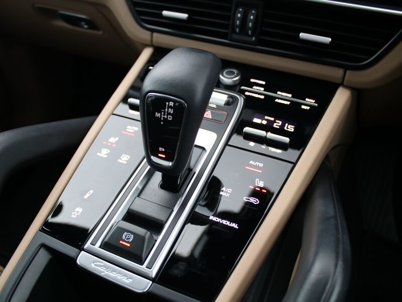 More views of Porsche Cayenne