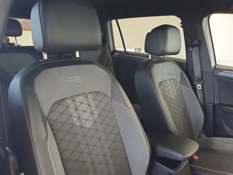 More views of Volkswagen Tiguan Allspace