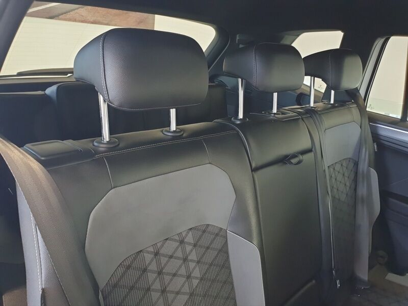 More views of Volkswagen Tiguan Allspace