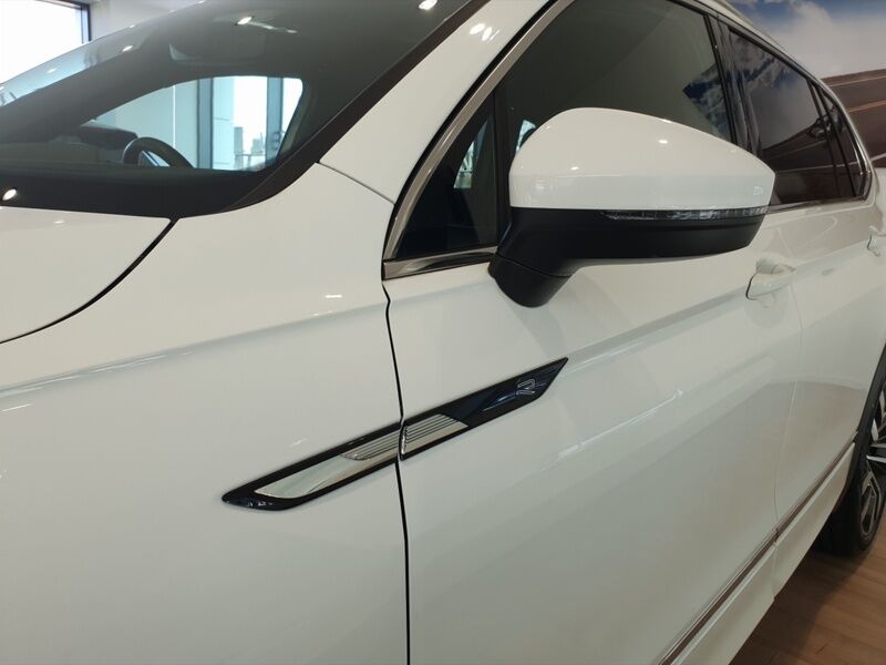 More views of Volkswagen Tiguan Allspace