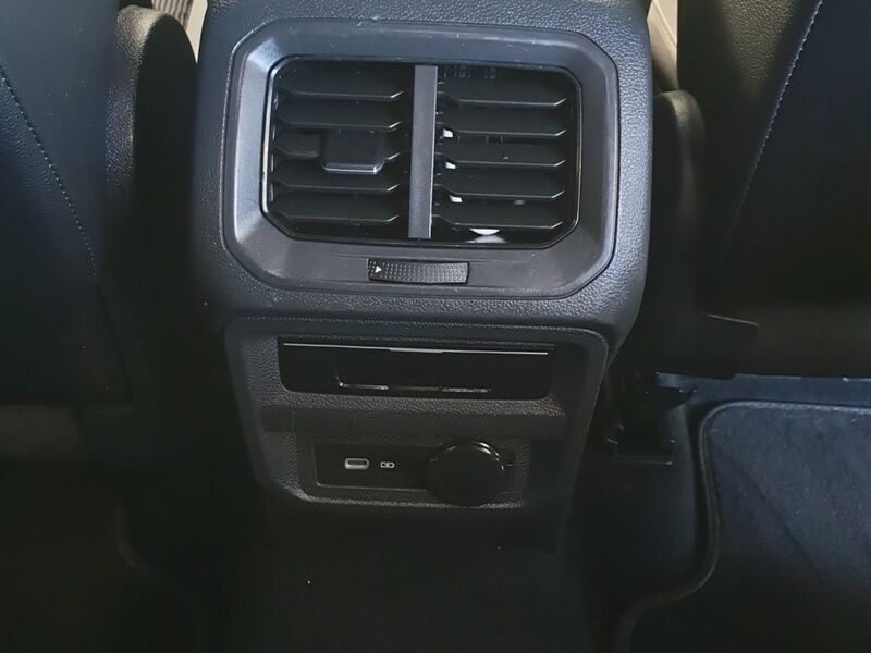 More views of Volkswagen Tiguan Allspace