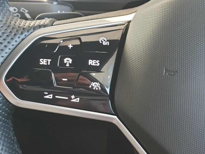 More views of Volkswagen Tiguan Allspace