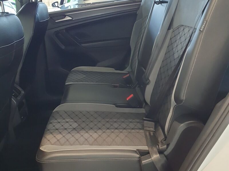 More views of Volkswagen Tiguan Allspace