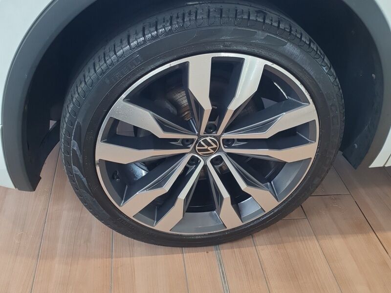 More views of Volkswagen Tiguan Allspace