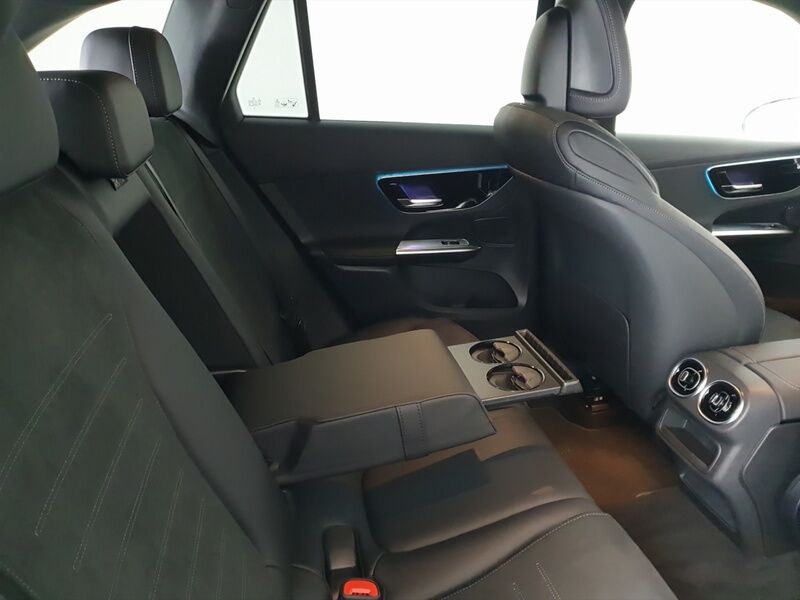 More views of Mercedes-Benz 300