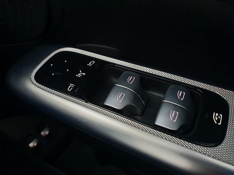 More views of Mercedes-Benz 300