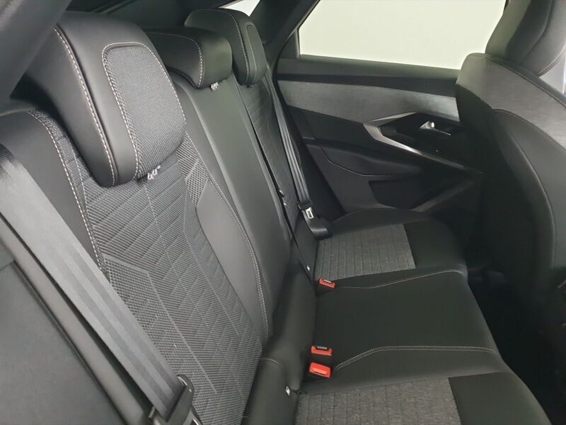 More views of Peugeot 3008