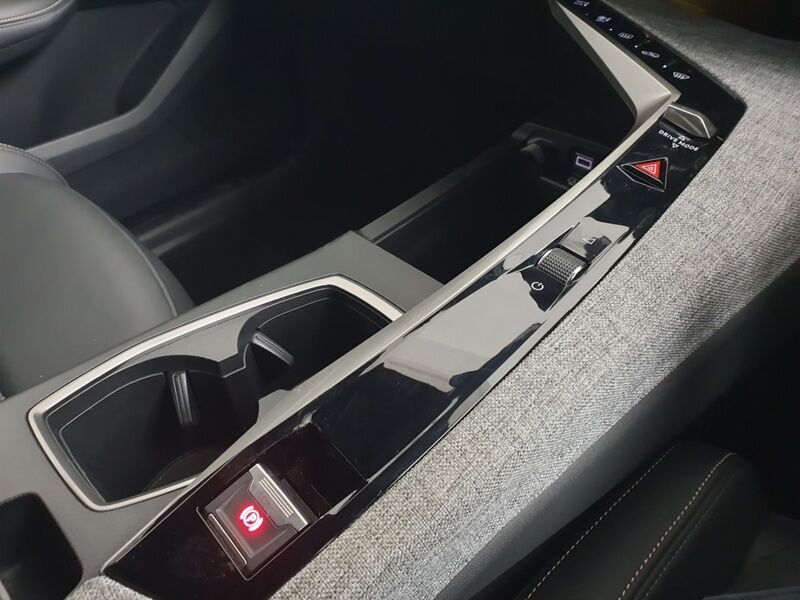 More views of Peugeot 3008