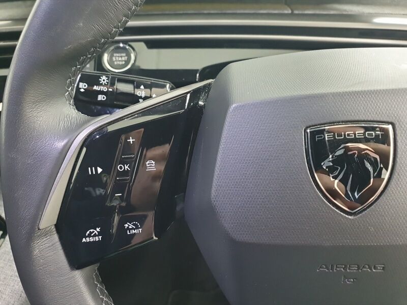 More views of Peugeot 3008