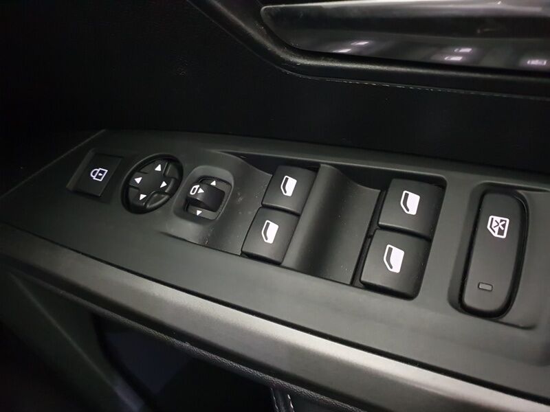 More views of Peugeot 3008