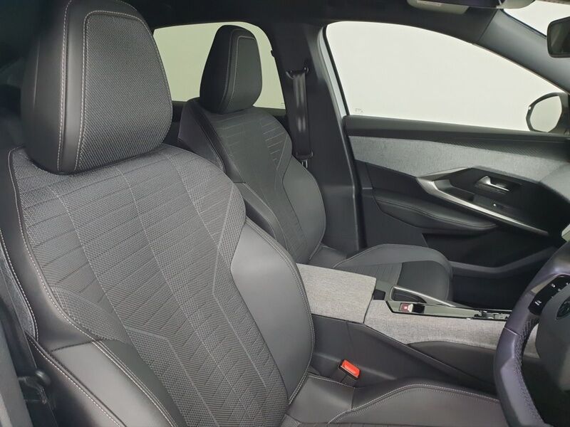 More views of Peugeot 3008