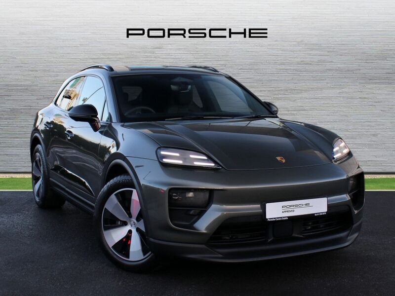 More views of Porsche Macan