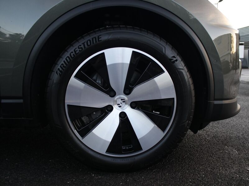 More views of Porsche Macan