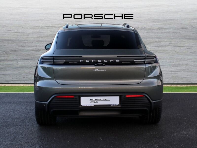 More views of Porsche Macan