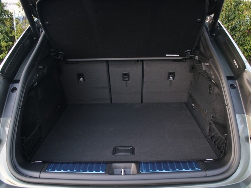 More views of Porsche Macan