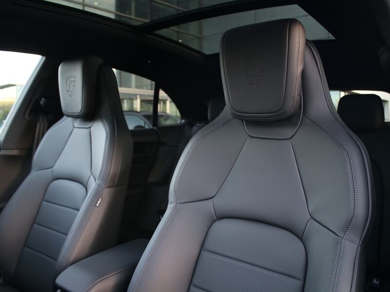 More views of Porsche Macan