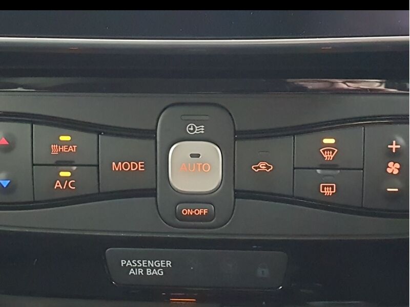 More views of Nissan Leaf