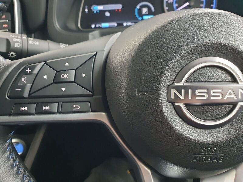 More views of Nissan Leaf