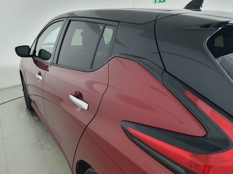 More views of Nissan Leaf