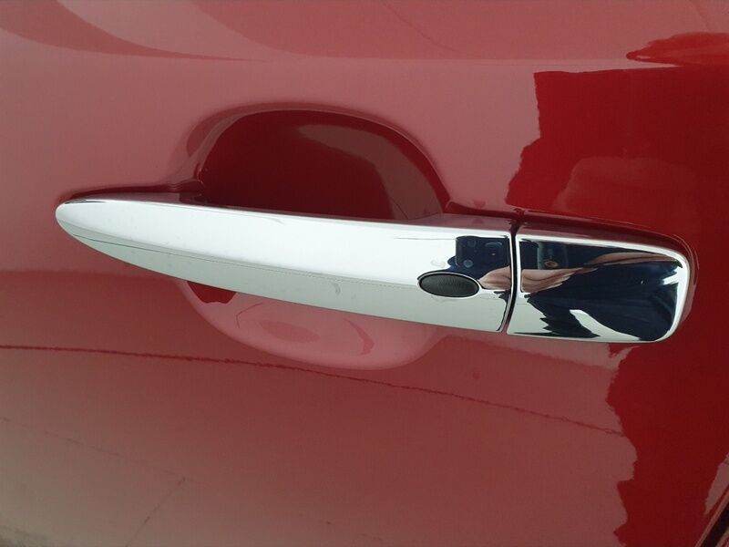 More views of Nissan Leaf