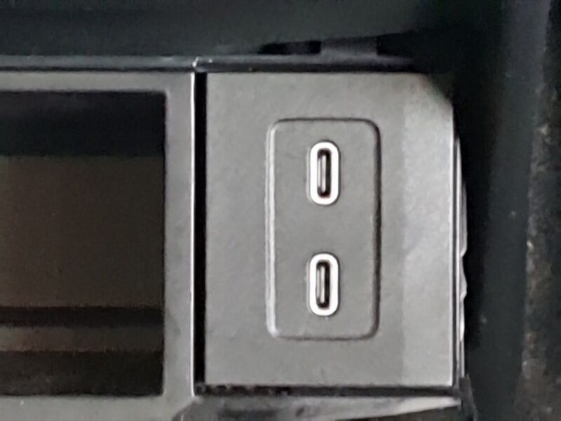 More views of Mercedes-Benz GLB