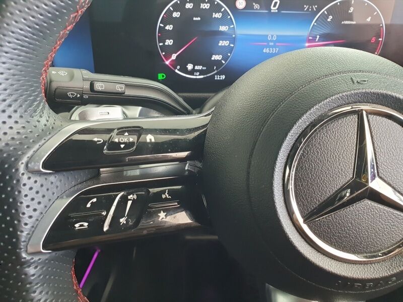 More views of Mercedes-Benz GLB