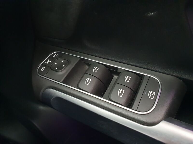 More views of Mercedes-Benz GLB