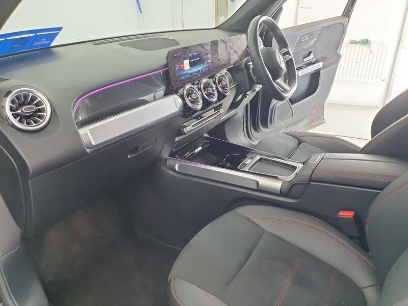 More views of Mercedes-Benz GLB