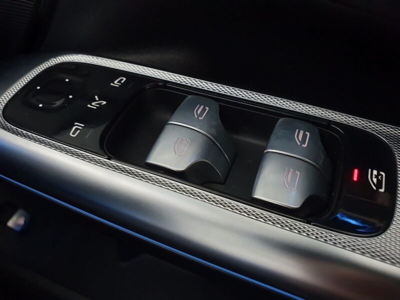 More views of Mercedes-Benz EQE