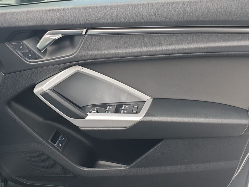 More views of Audi Q3