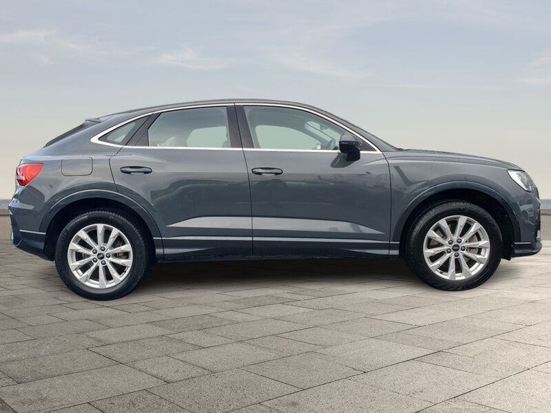 More views of Audi Q3