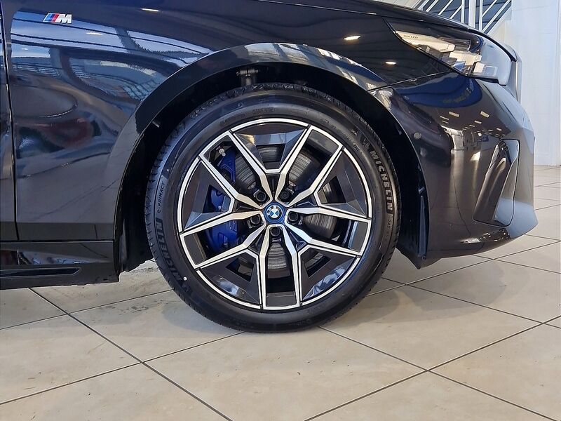 More views of BMW i5