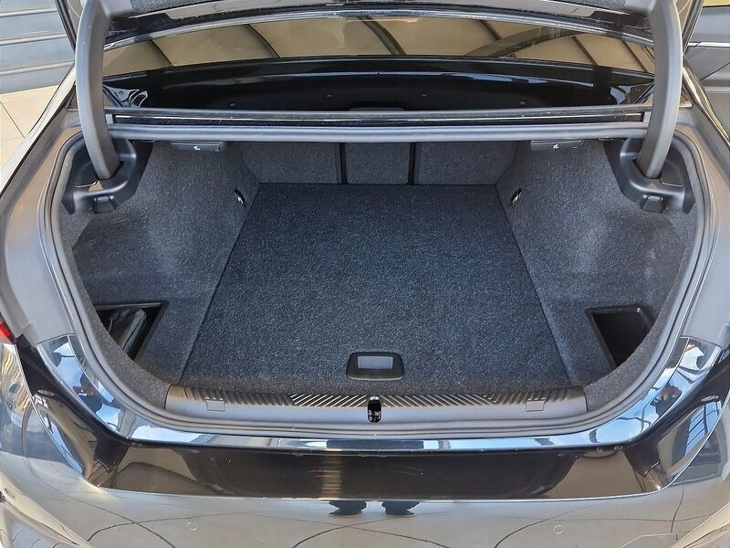 More views of BMW i5