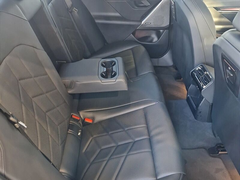 More views of BMW i5