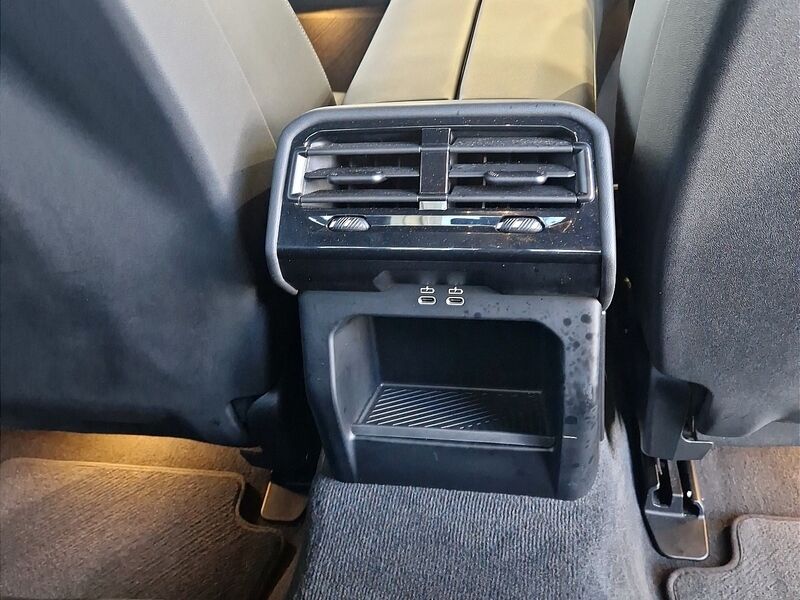 More views of BMW i5