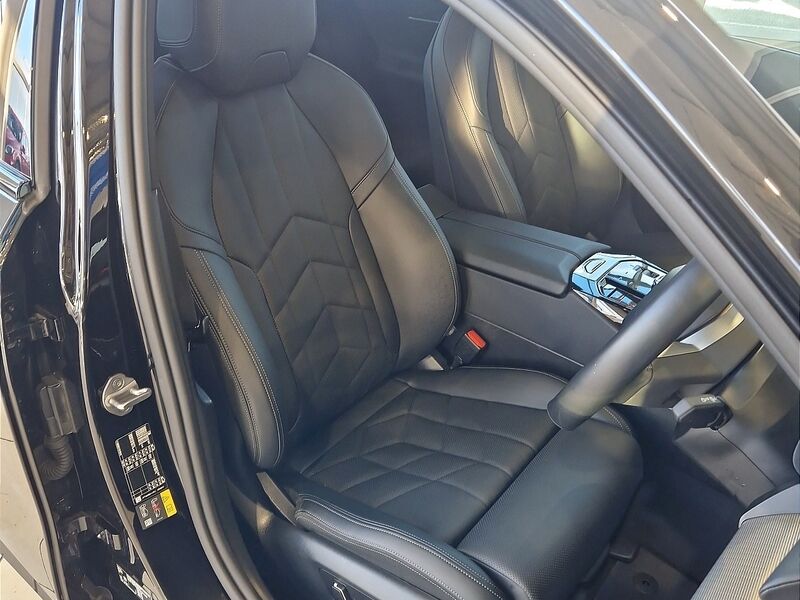 More views of BMW i5