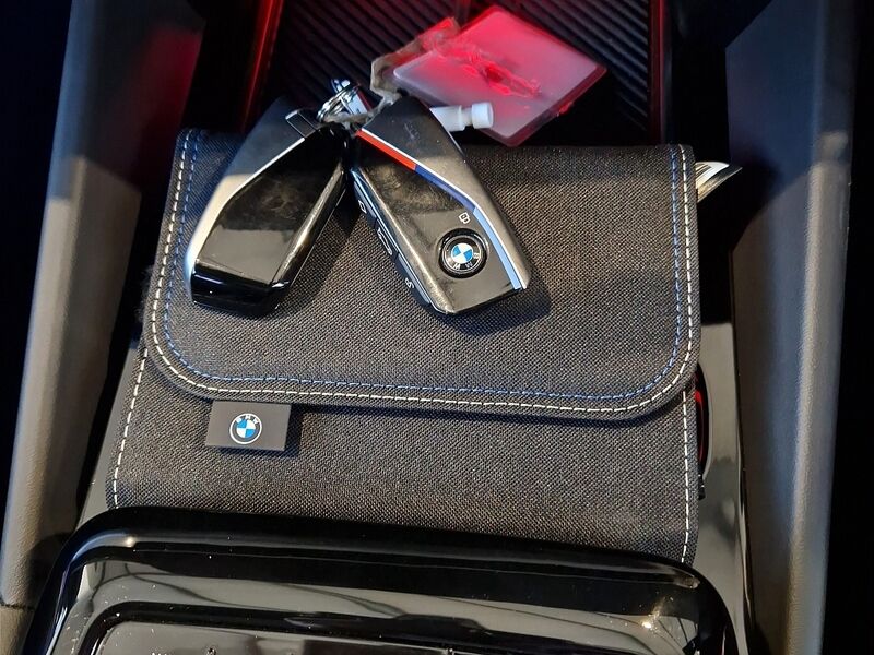 More views of BMW i5