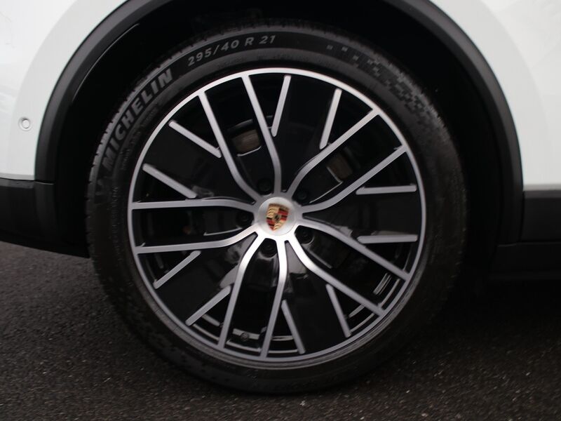 More views of Porsche Macan