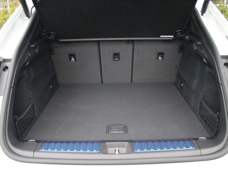 More views of Porsche Macan