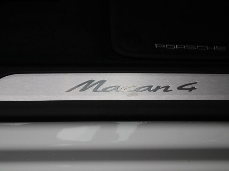 More views of Porsche Macan