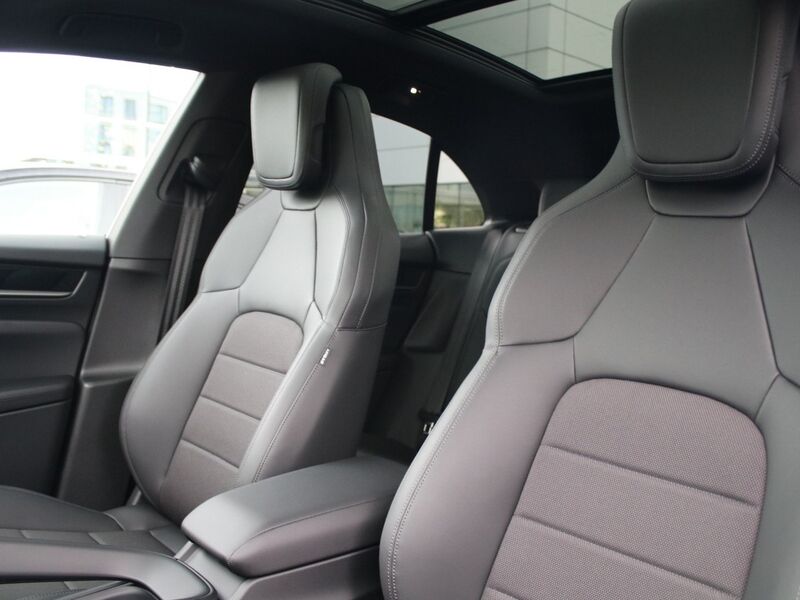 More views of Porsche Macan